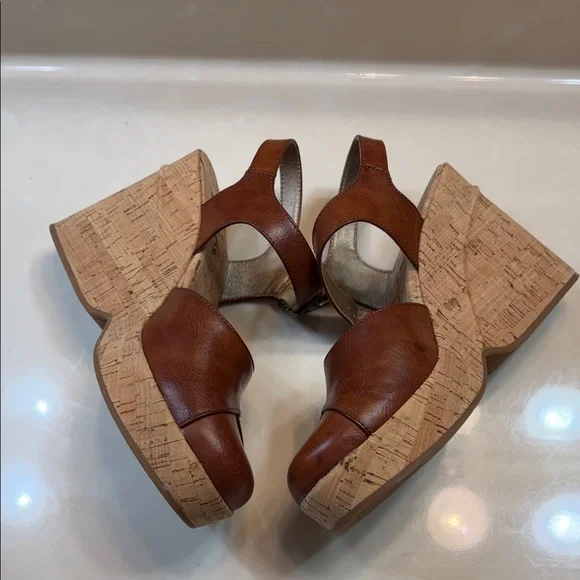 Kork-Ease Tan Leather Wedge Sandals - Picture 7 of 7